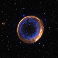 The Very Large Telescope imaged a supernova remnant that shows the star exploded twice.