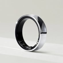 Samsung Galaxy Ring in silver with gray background