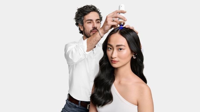 A man using Kérastase's K-SCAN on a model.